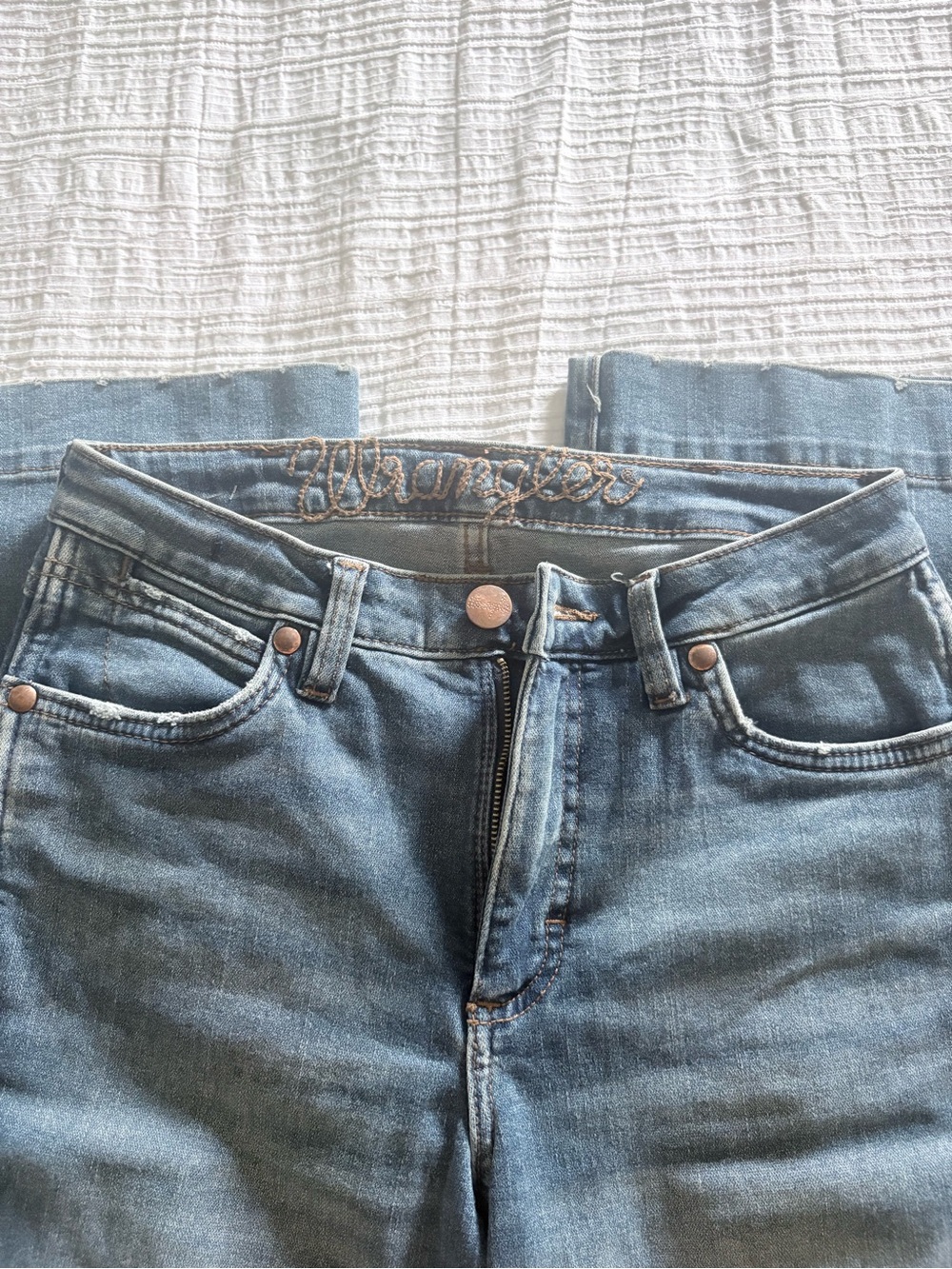 Wrangler Women's Medium Blue Flare Jeans - Picture 2 of 5